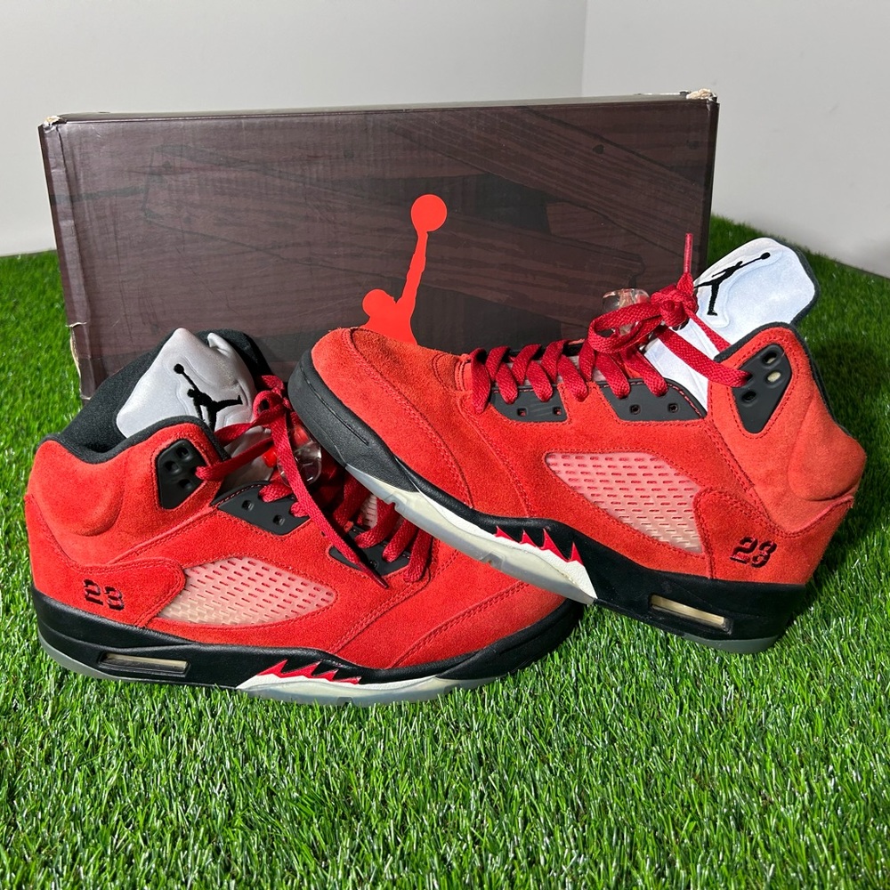 Jordan 5 Raging Bulls size 10 read description